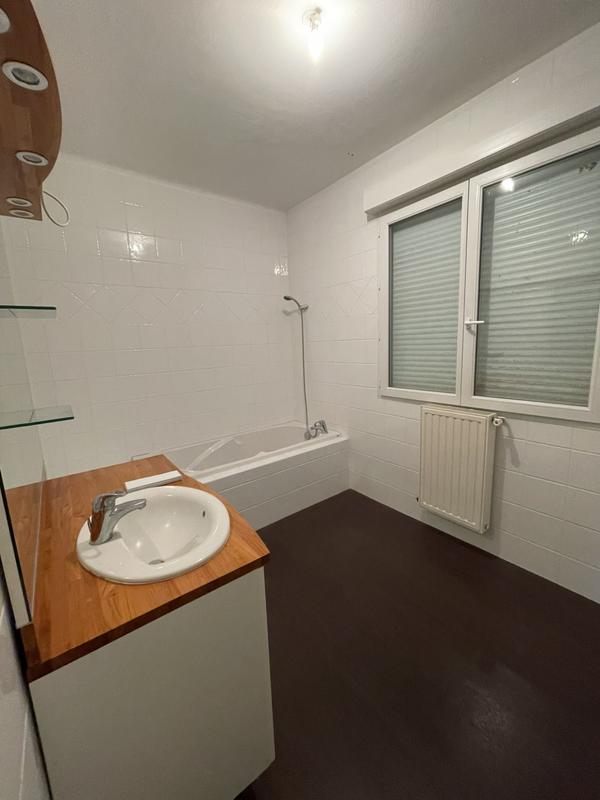 Maison traditionnelle - 280 m² - 11 pièces