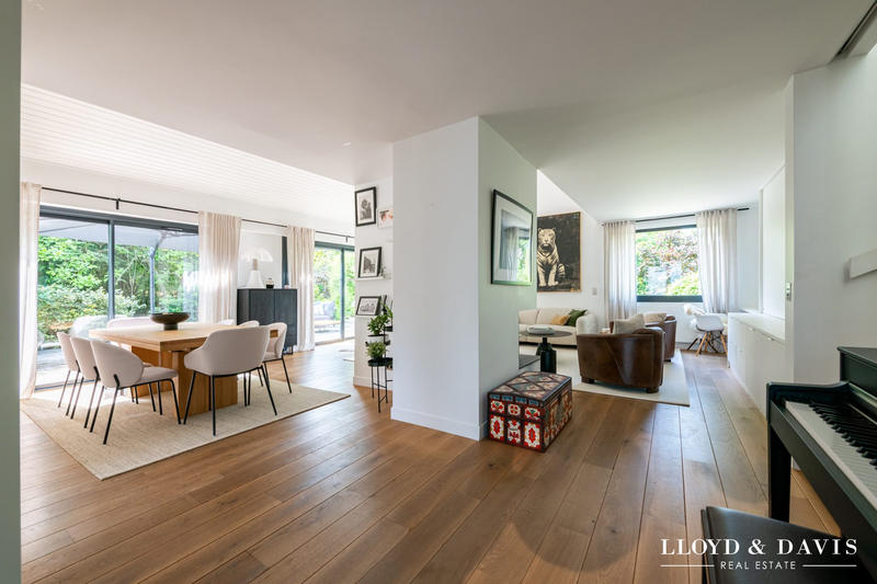 Maison - 250 m² - 8 pièces