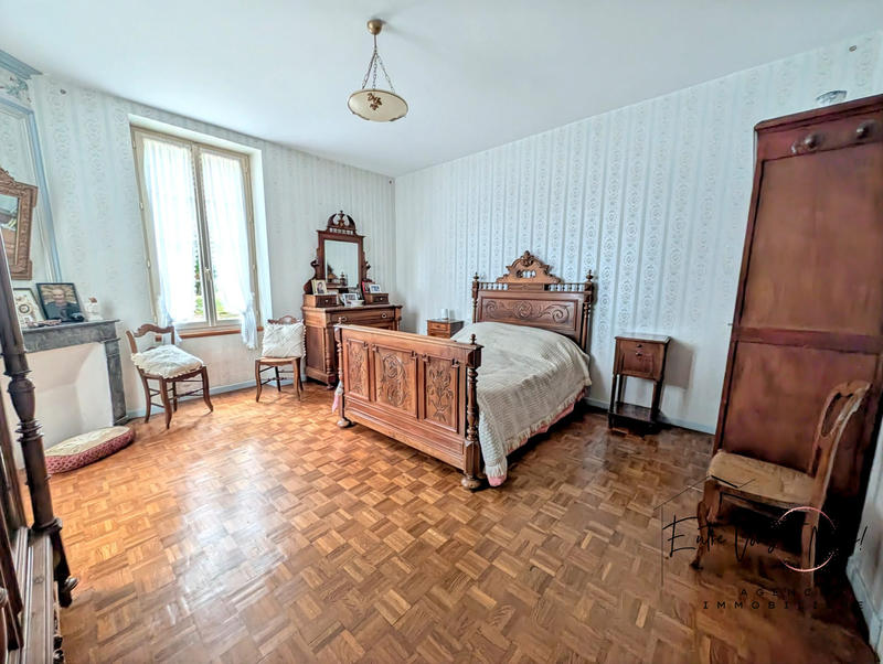 Maison - 220 m² - 6 pièces