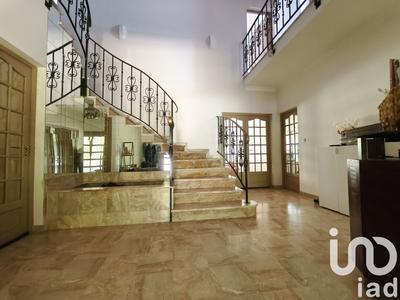 Maison - 303 m² - 9 pièces