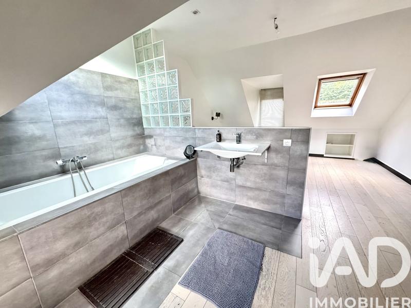 Maison - 144 m² - 6 pièces