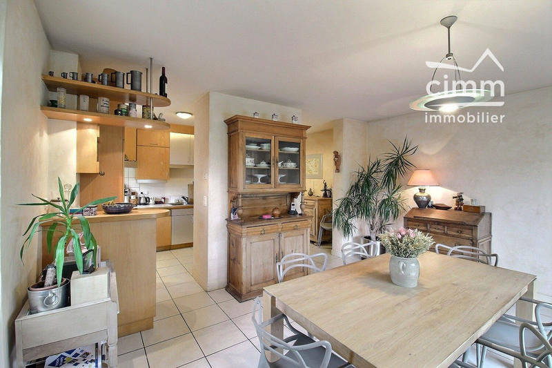 Maison - 273 m² - 10 pièces