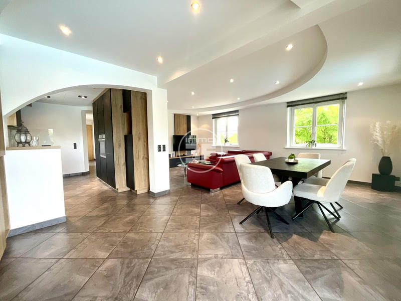 Maison traditionnelle - 163 m² - 7 pièces