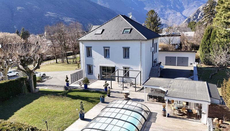 Propriété - 446 m² - 12 pièces