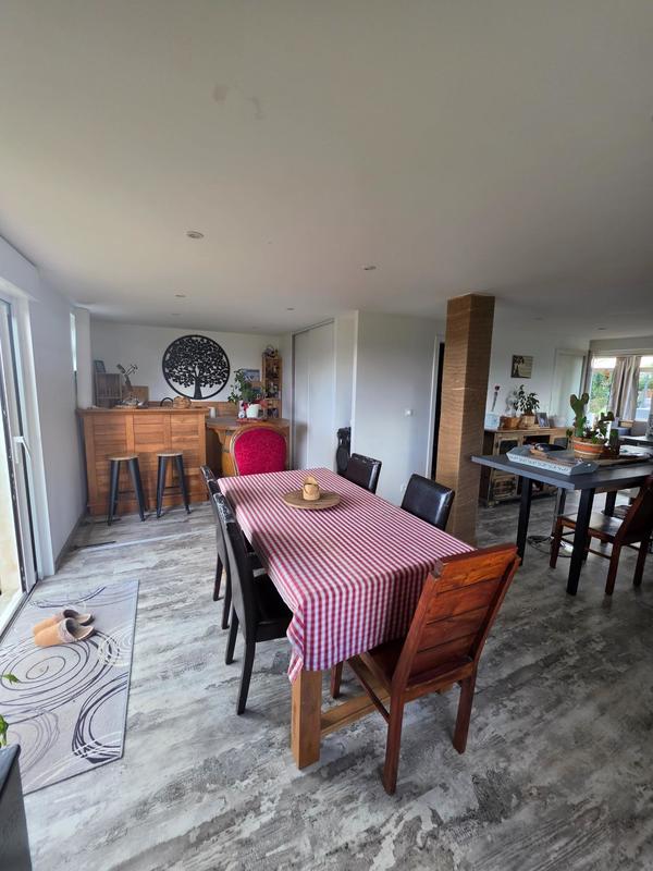 Maison - 99 m² - 5 pièces