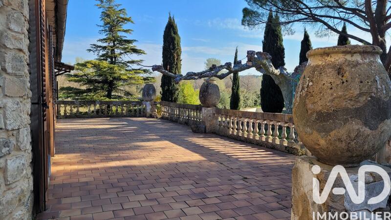 Maison - 310 m² - 10 pièces