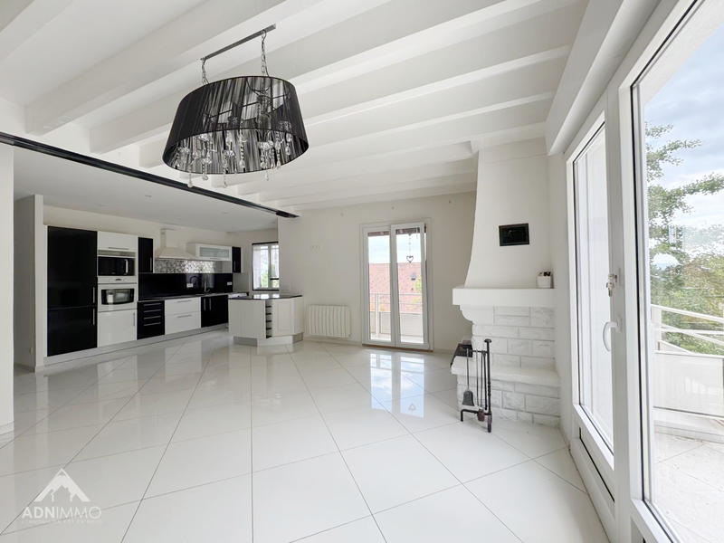 Maison - 204 m² - 5 pièces