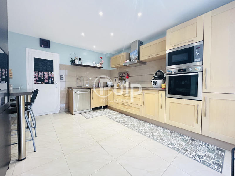 Maison - 150 m² - 8 pièces