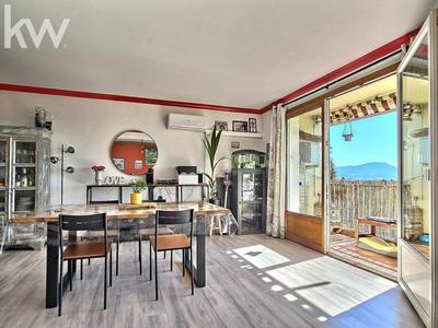 Appartement - 94 m² - 5 pièces