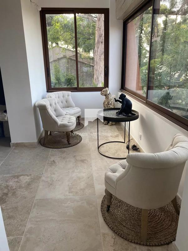 Maison - 241 m² - 6 pièces