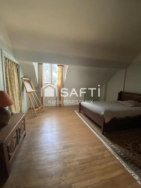 Maison - 239 m² - 9 pièces