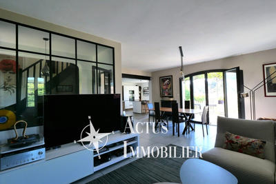 Maison - 227 m² - 10 pièces