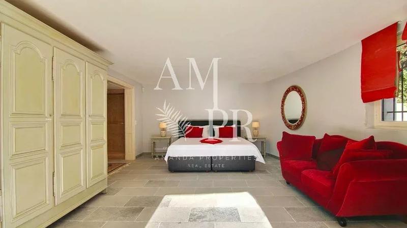 Villa - 600 m² - 12 pièces