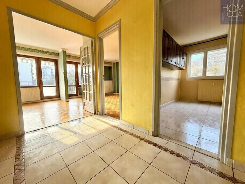 Appartement - 98 m² - 5 pièces