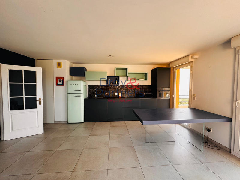 Appartement - 84 m² - 4 pièces