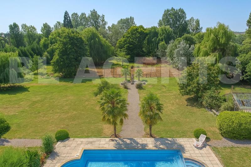 Maison de maîtres - 401 m² - 11 pièces