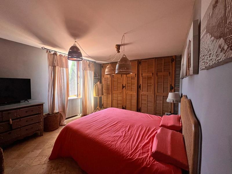 Maison - 280 m² - 8 pièces