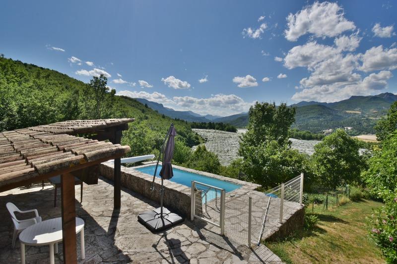 Propriété - 180 m² - 10 pièces