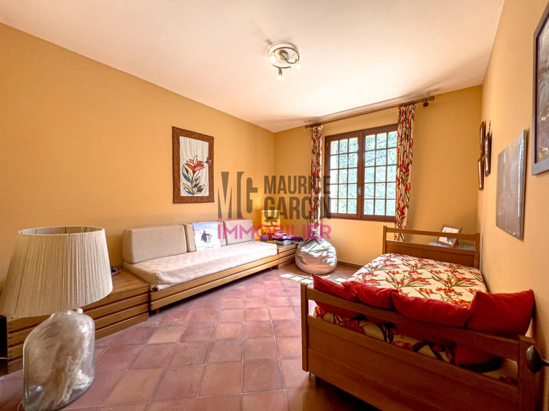 Maison - 256 m² - 10 pièces