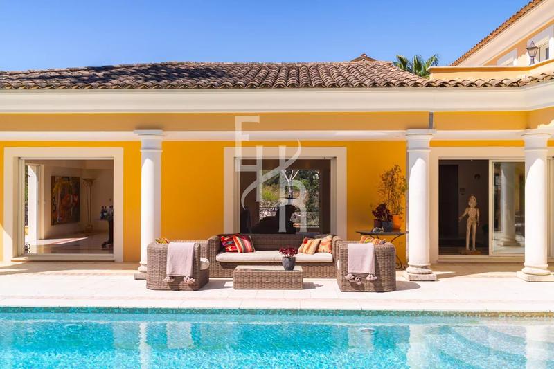 Villa - 256 m² - 10 pièces