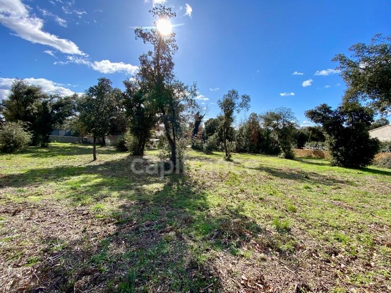 Terrain constructible - 850 m²