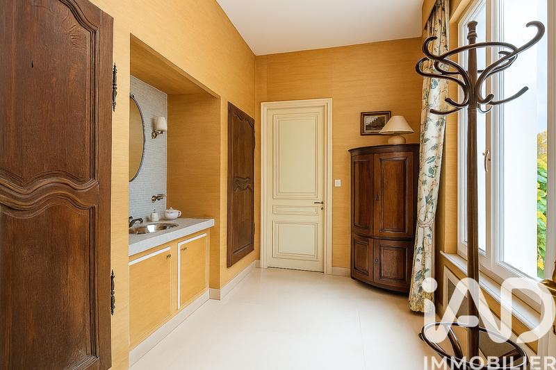 Maison - 468 m² - 12 pièces