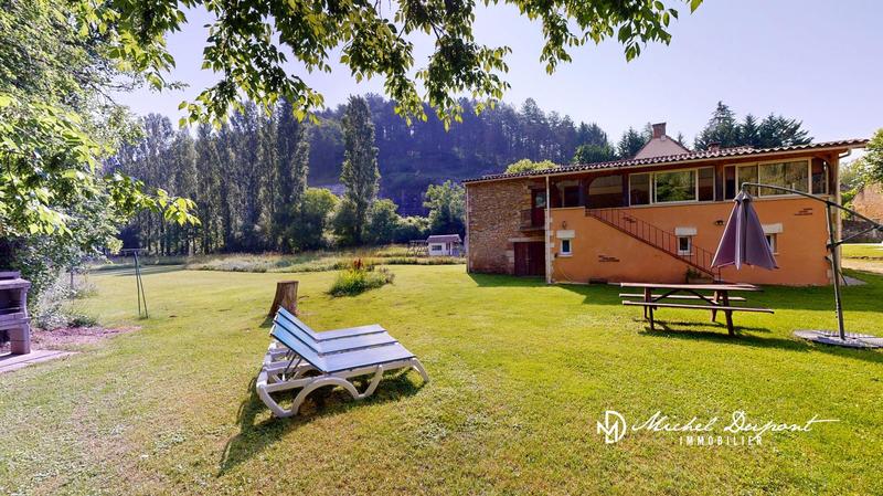 Maison - 225 m² - 9 pièces