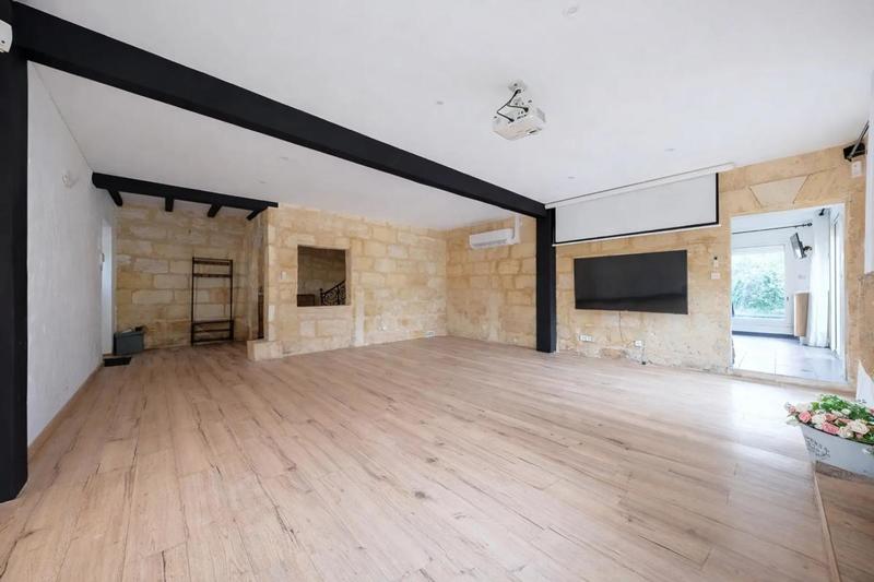 Maison - 200 m² - 6 pièces