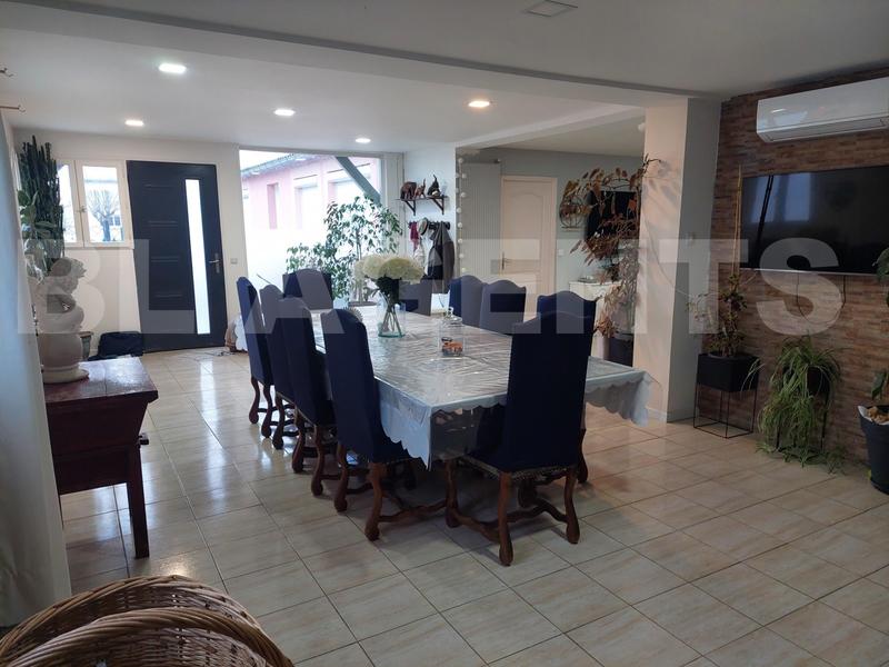 Maison - 223 m² - 7 pièces