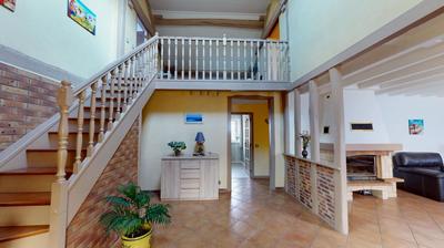 Maison - 220 m² - 9 pièces