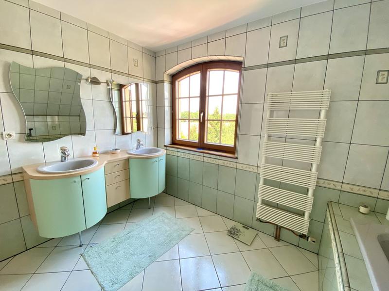 Maison traditionnelle - 243 m² - 6 pièces