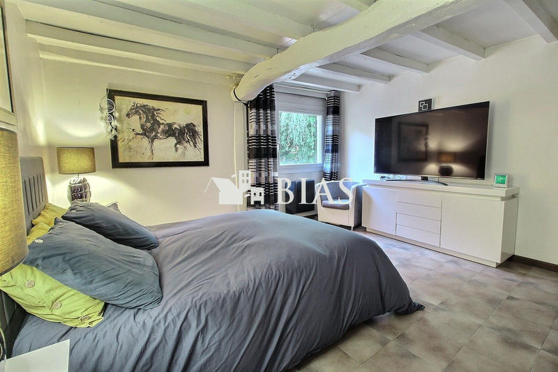 Maison - 220 m² - 7 pièces