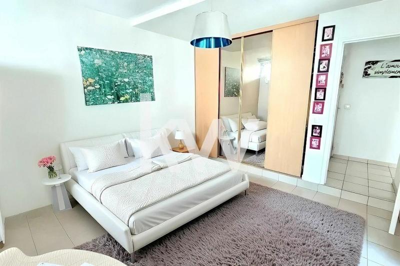 Maison - 186 m² - 6 pièces