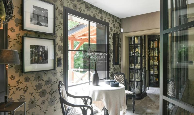 Maison - 370 m² - 16 pièces