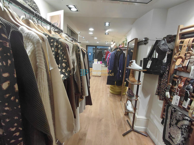Local commercial - 94 m² - 2 pièces