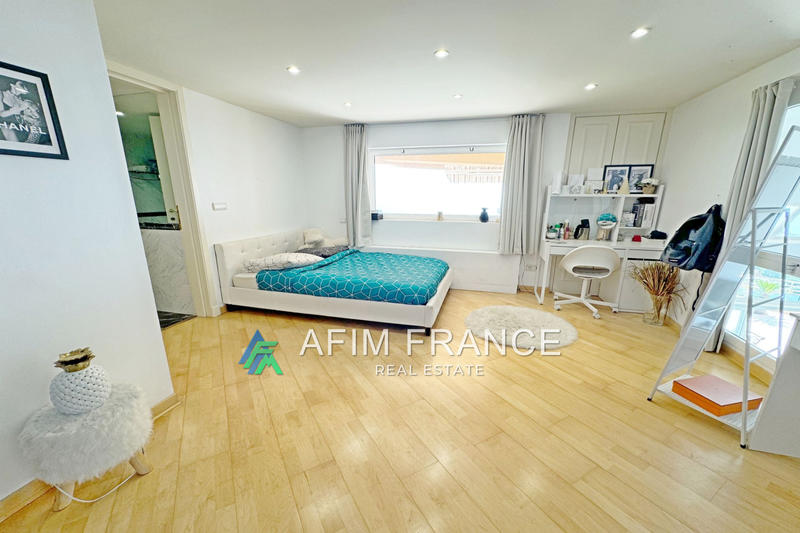 Appartement - 167 m² - 5 pièces