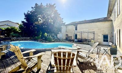 Maison - 252 m² - 7 pièces