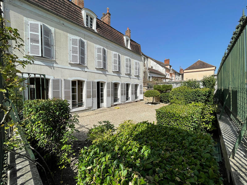 Demeure - 255 m² - 8 pièces