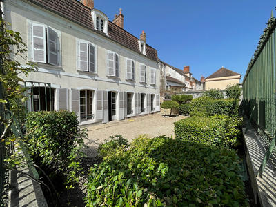 Demeure - 255 m² - 8 pièces