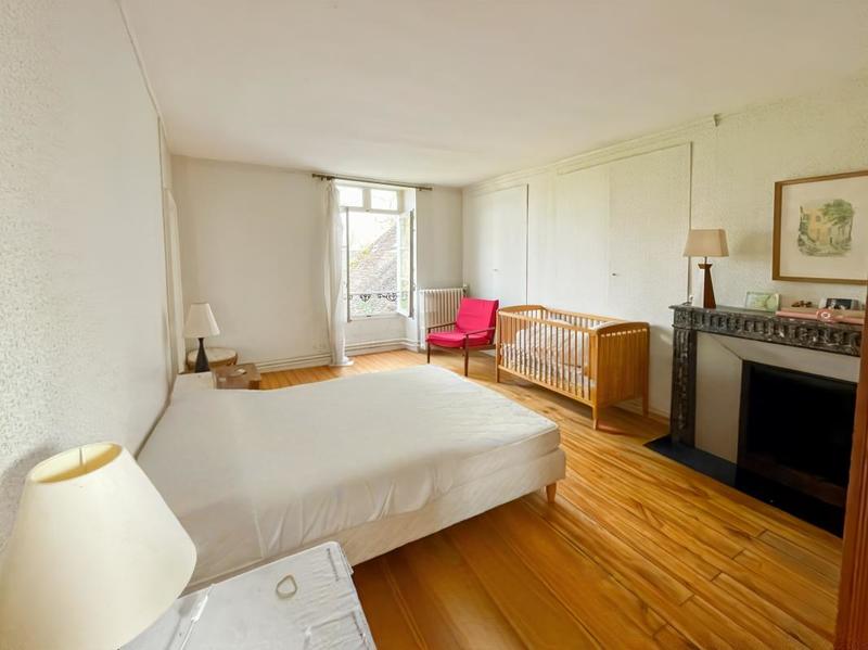 Maison - 301 m² - 11 pièces