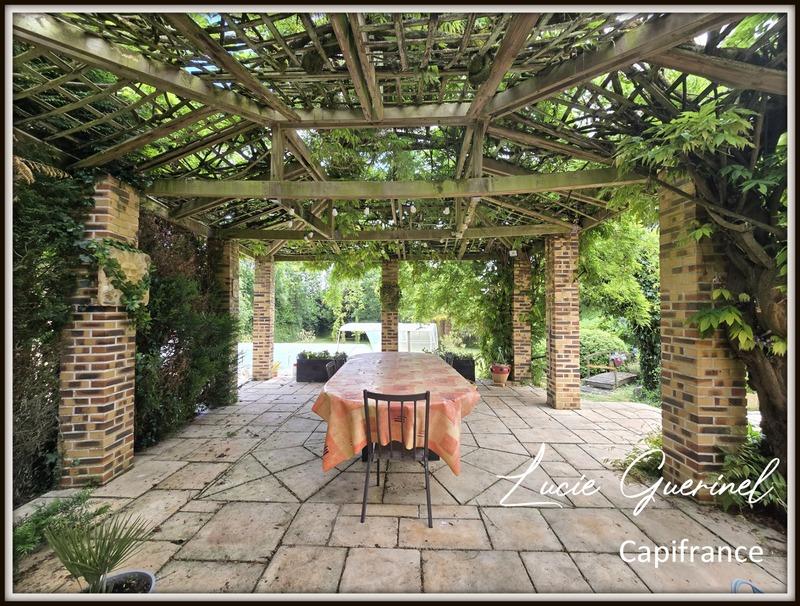 Maison - 246 m² - 10 pièces