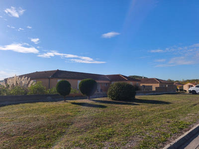 Maison - 230 m² - 7 pièces