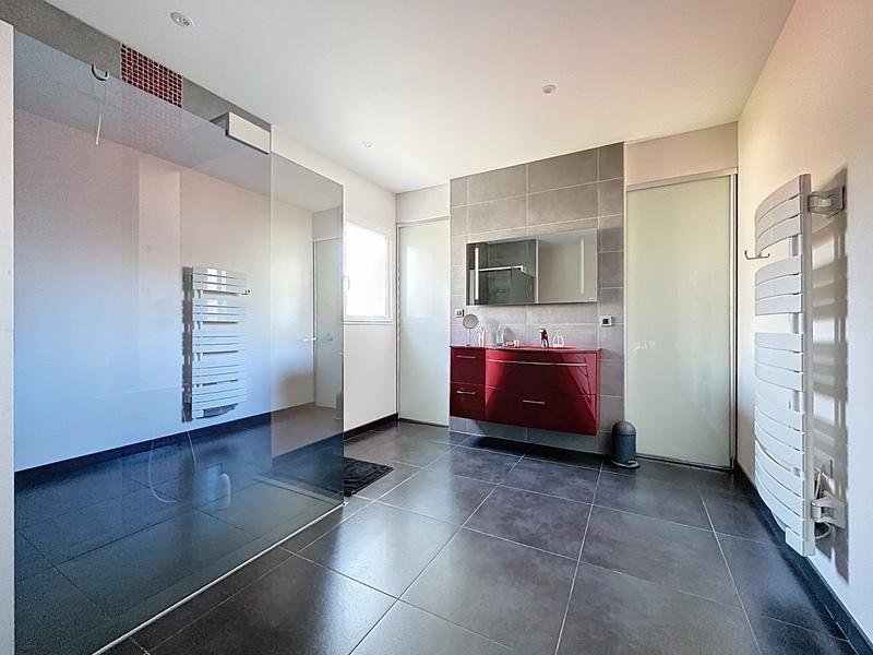 Villa - 256 m² - 9 pièces