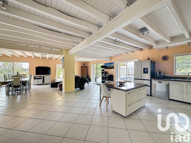 Maison - 232 m² - 7 pièces