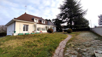 Maison - 222 m² - 6 pièces