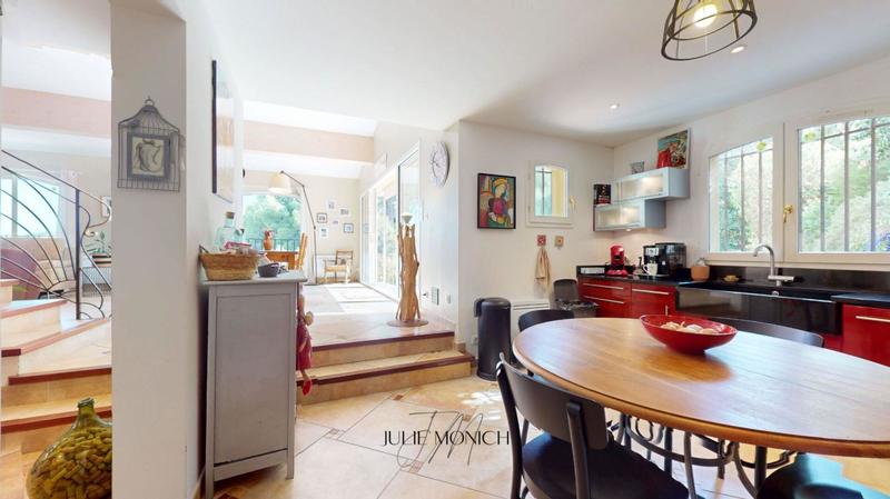 Maison - 170 m² - 6 pièces