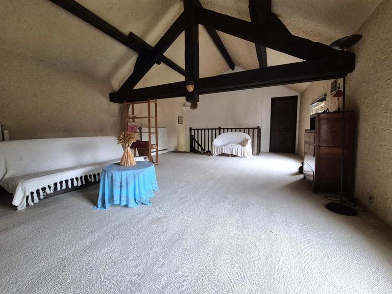 Maison - 256 m² - 8 pièces