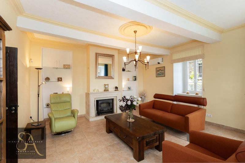 Maison - 312 m² - 9 pièces