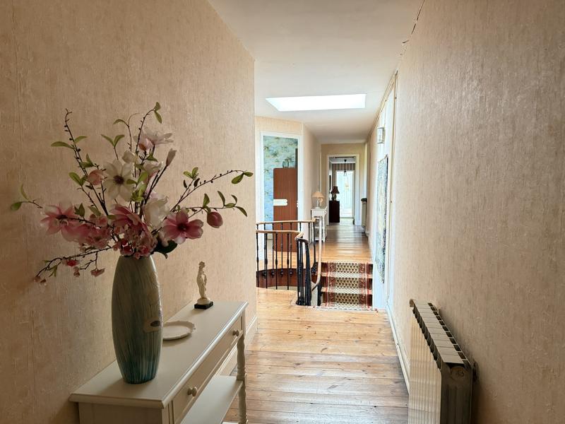 Maison - 338 m² - 11 pièces