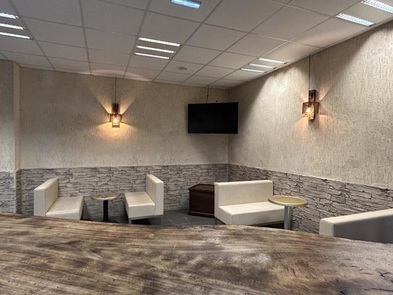 Local commercial - 438 m² - 5 pièces